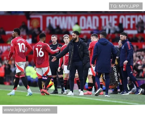 英超激战巴黎圣日耳曼大胜曼联补时进球点燃全场激情与转会传闻